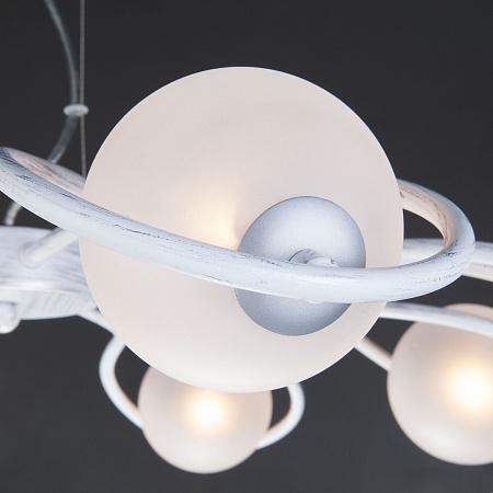 Подвесной светильник с круглыми плафонами 70089/8 белый с серебром - фото