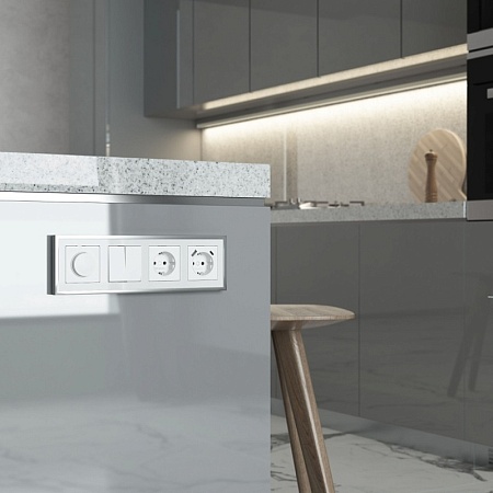 Рамка на 4 поста Baguette (белый/серебро) W0042850 - фото