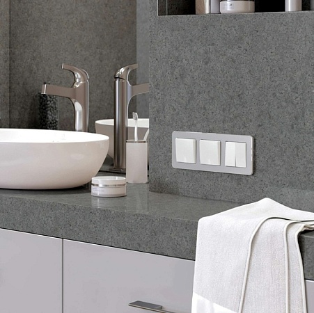 Рамка из металла на 3 поста Platinum алюминий W0032606 - фото