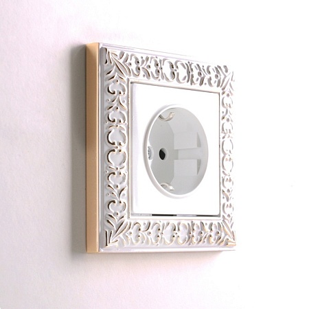 Розетка с заземлением, безвинтовой зажим белая WL01-10-01 - фото