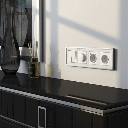 Рамка на 4 поста Baguette (белый/серебро) W0042850 - фото