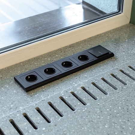 Розетка с заземлением черный матовый WL08-SKG-01-IP20 - фото