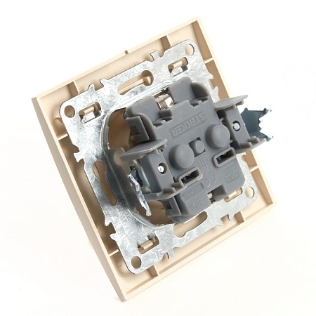 Розетка 1-местная с/з, STEKKER, PST16-9010-02, 250В, 16А с защитной шторкой, серия Эрна, слоновая кость - фото