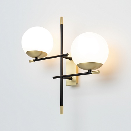 Настенный светильник (бра) Maytoni Nostalgia MOD048WL-02G - фото