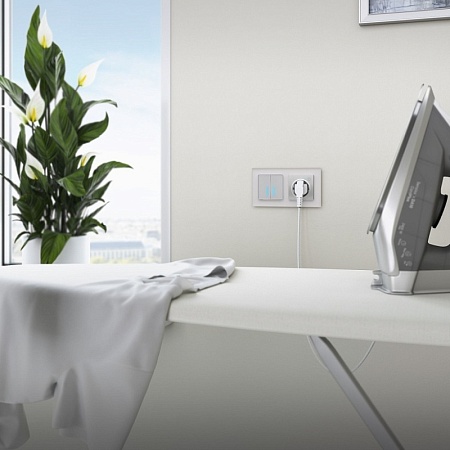 Умная встраиваемая розетка с заземлением с защитными шторками W1171606 - фото