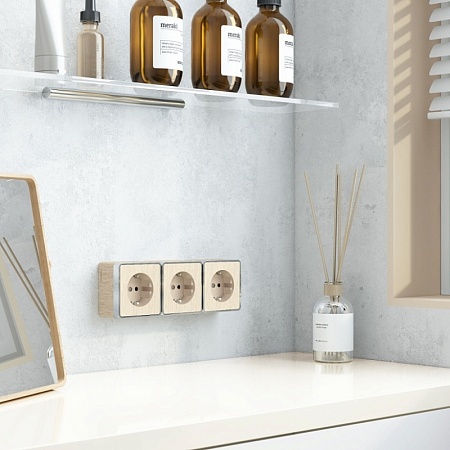 Розетка с заземлением и шторками Gallant (шампань рифленый) W5071110 - фото