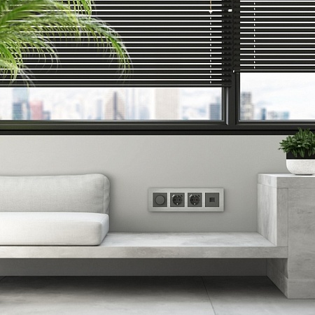 Рамка на 4 поста  AluMax (алюминий) W0043506 - фото