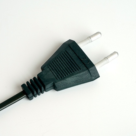 Светодиодная гирлянда Feron CL580 линейная Роса (на плоском проводе) 220V мультиколор c питанием от сети - фото