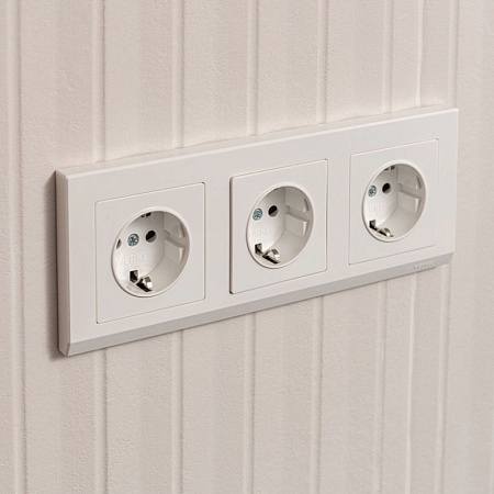 Рамка на 3 поста (белый) W0031801 - фото