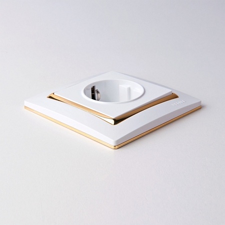 W0011933/ Рамка на 1 пост Snabb (белый/золото) - комплект 2 шт. W0011933 - фото