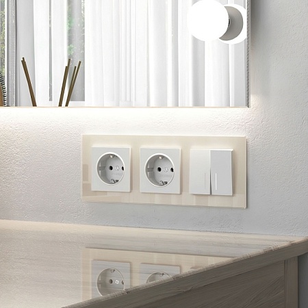 Розетка с заземлением и шторками (белый матовый) W1171161 - фото