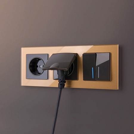 Розетка с заземлением и шторками серо-коричневый WL07-SKGS-01-IP44 - фото