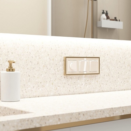 W1171243/ Розетка влагозащ. с зазем. с защит. крышкой и шторками (айвори акрил) W1171243 - фото