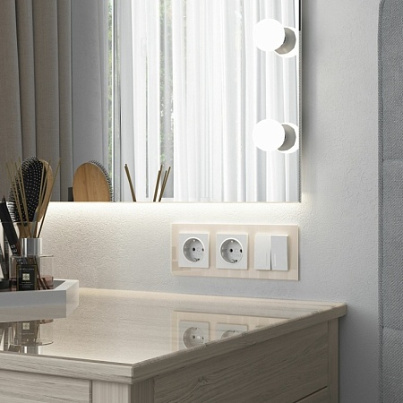 Рамка из стекла на 3 поста Favorit молочный W0031141 - фото