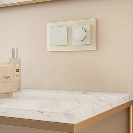 Рамка из стекла на 2 поста Favorit молочный W0021141 - фото