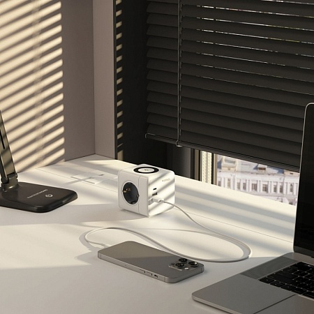 Розеточный блок 3-местный + 3 USB + беспроводная зарядка W6513501 - фото