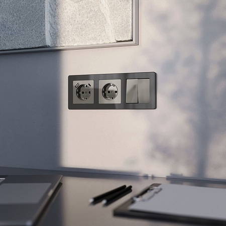 Розетка с заземлением и шторками (графит акрил) W1171144 - фото