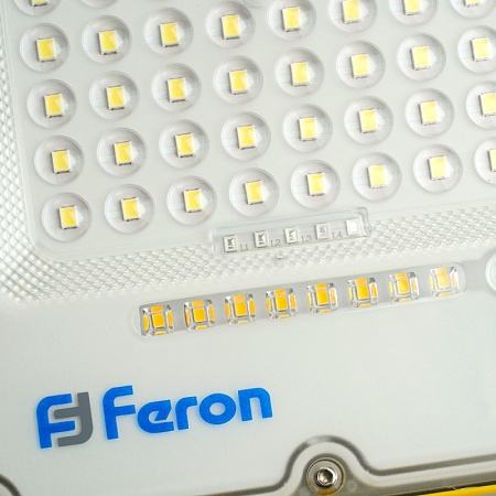 Светодиодный прожектор Feron LL-950 переносной с зарядным устройством IP66 30W 6400K - фото