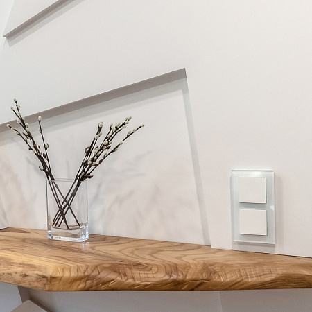 Выключатель одноклавишный проходной белый WL01-SW-1G-2W - фото