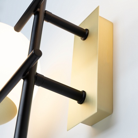 Настенный светильник (бра) Maytoni Nostalgia MOD050WL-02G - фото