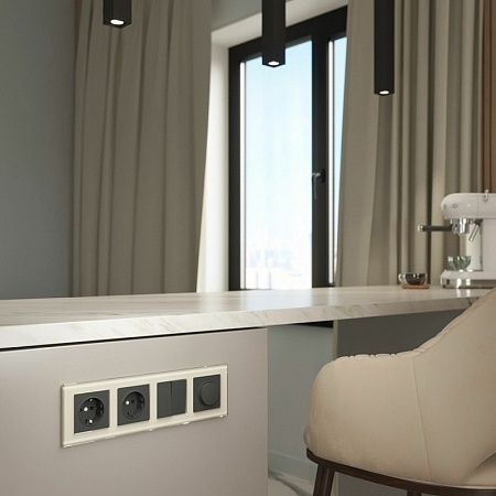 Рамка из стекла на 4 поста Favorit молочный W0041141 - фото