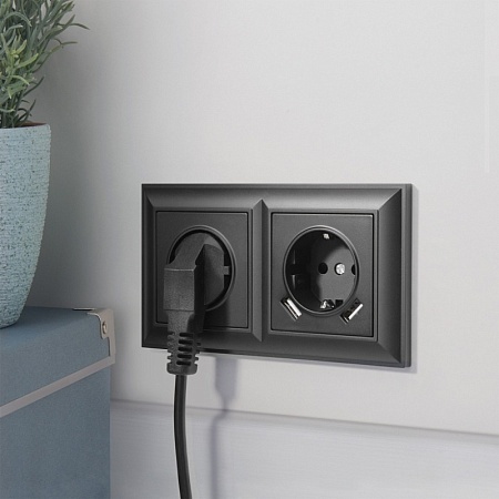 Розетка с заземлением и шторками черный матовый WL08-SKGS-01-IP44 - фото