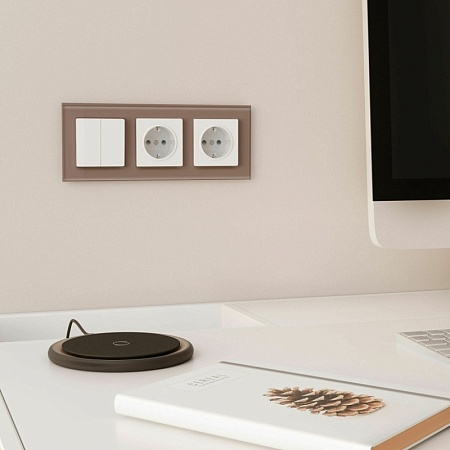 Рамка из стекла на 3 поста Favorit латте W0031142 - фото