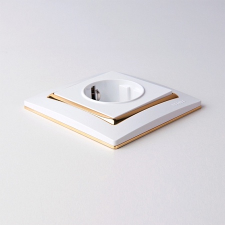 Рамка из пластика на 1 пост Snabb белый/золото WL03-Frame-01-white-GD - фото